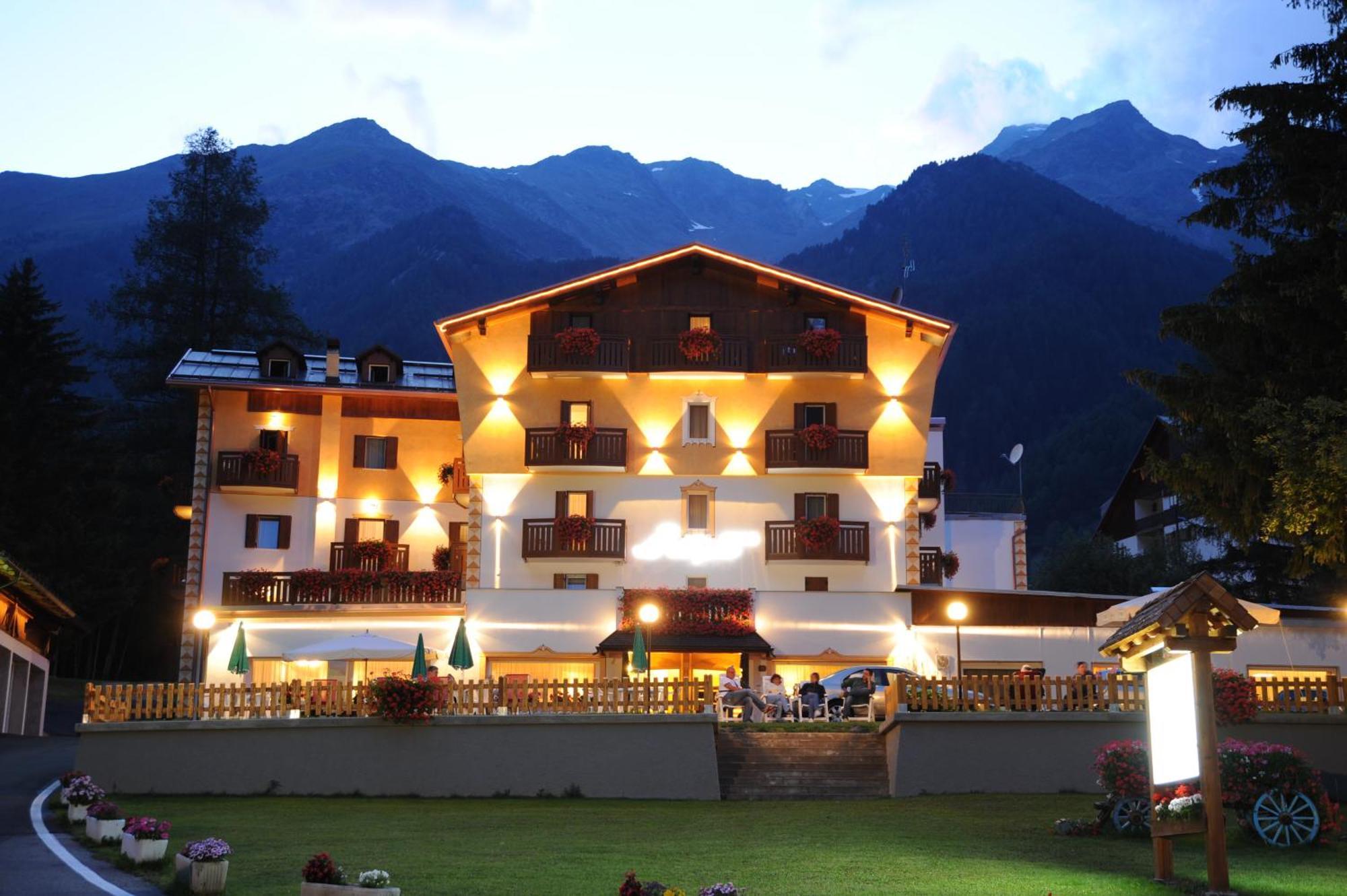 Hotel Alpino Wellness & Spa Peio Fonti Dış mekan fotoğraf