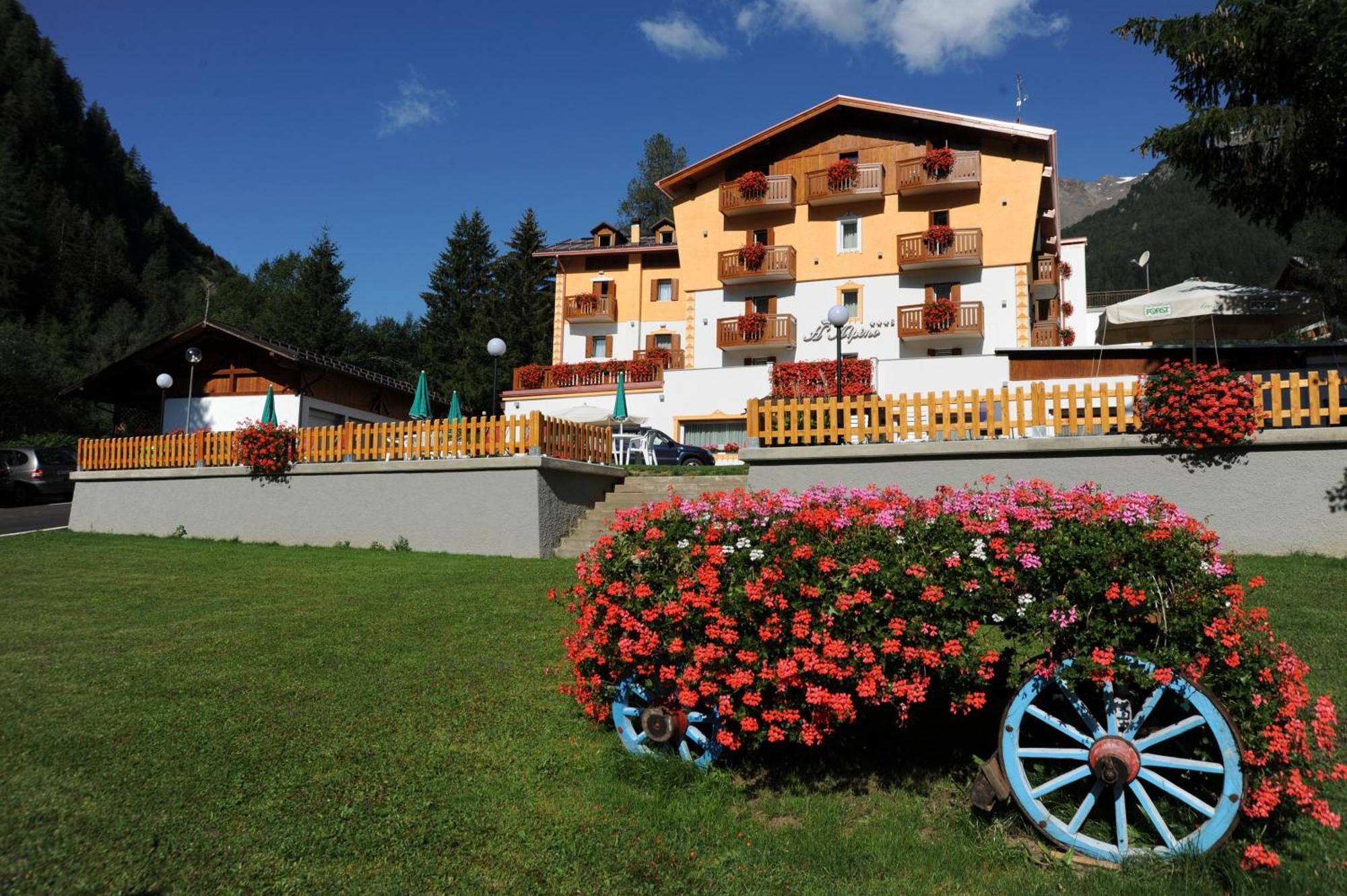 Hotel Alpino Wellness & Spa Peio Fonti Dış mekan fotoğraf