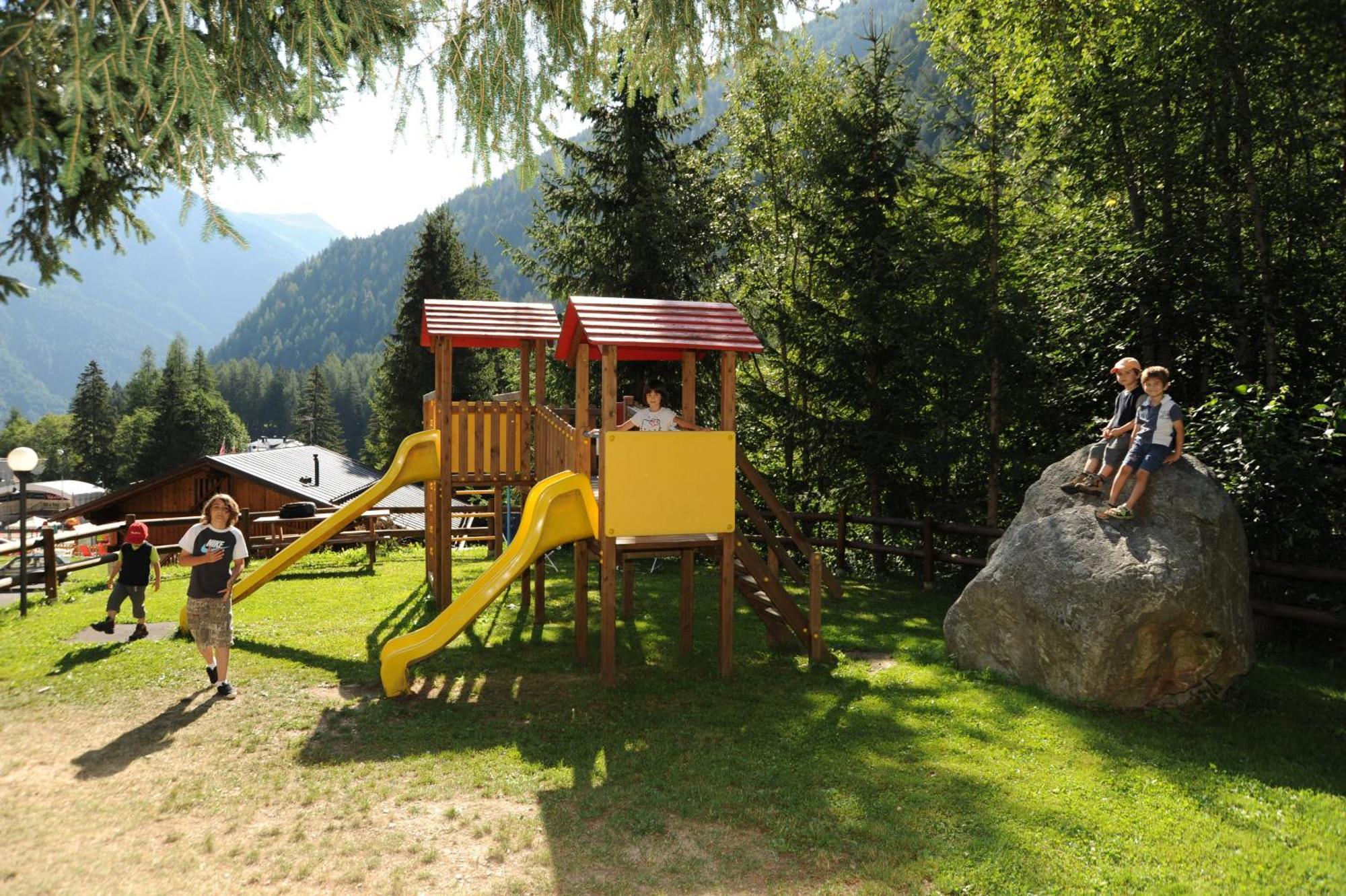 Hotel Alpino Wellness & Spa Peio Fonti Dış mekan fotoğraf